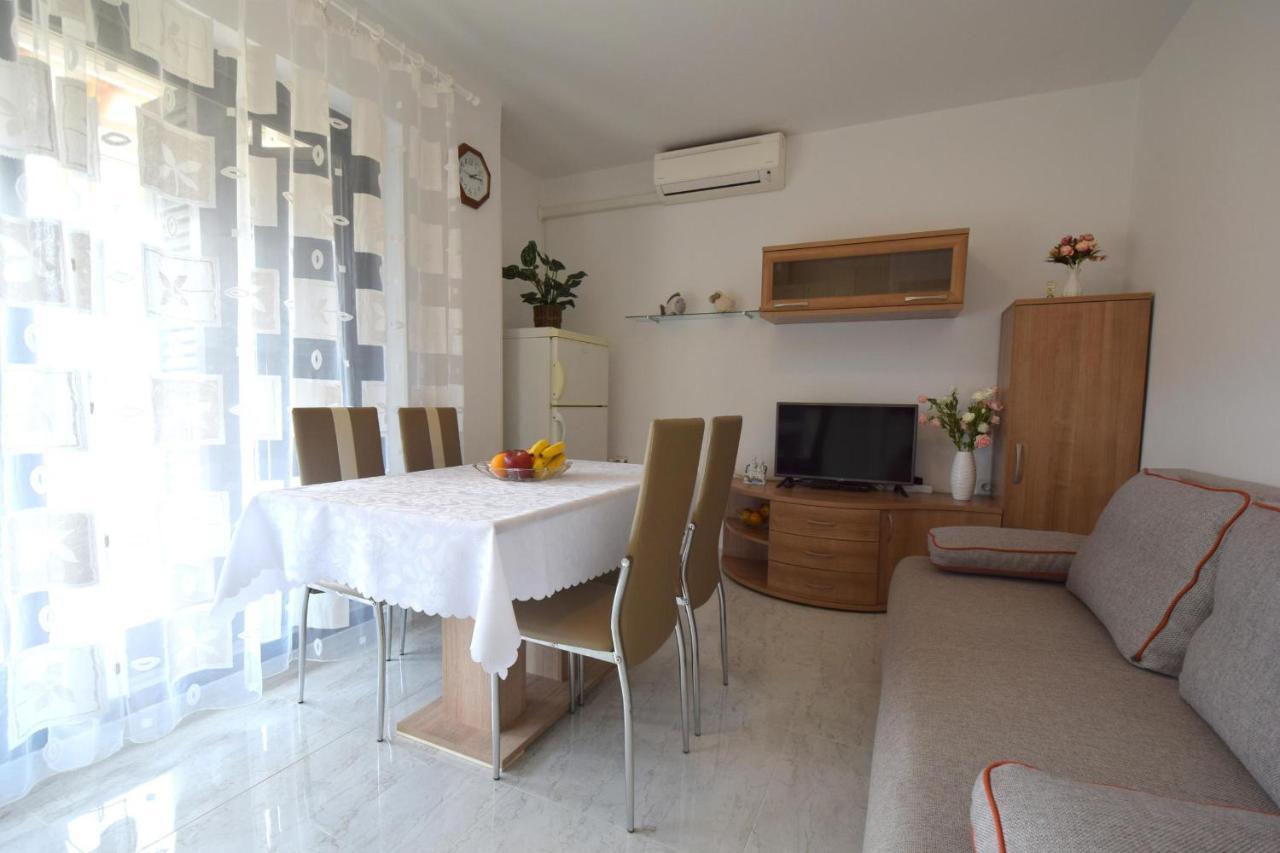 Apartment Biserka Malinska Exterior photo